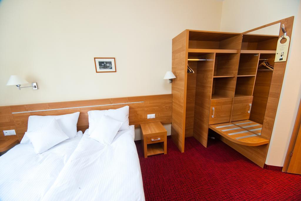 Hotel Malinowski Business Gliwice Bagian luar foto