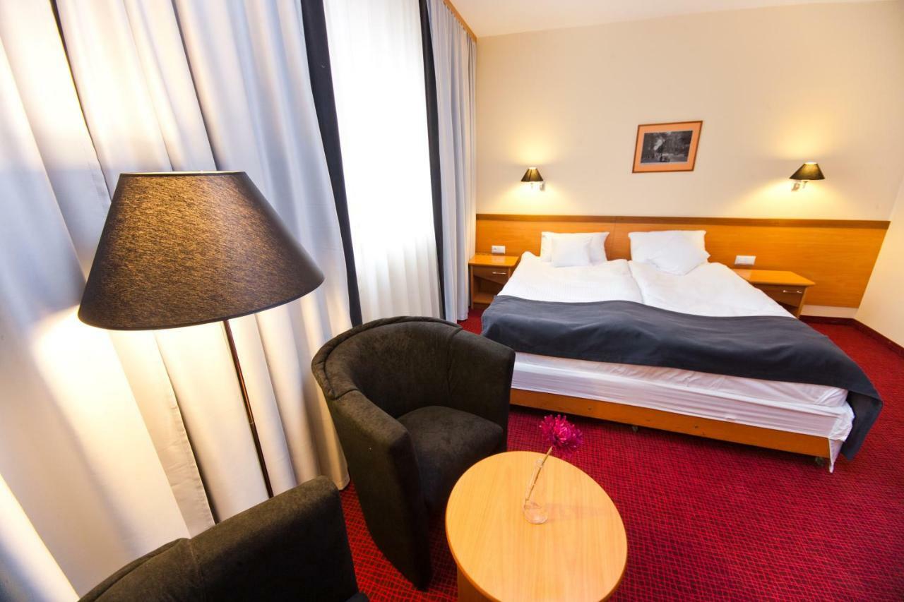 Hotel Malinowski Business Gliwice Ruang foto